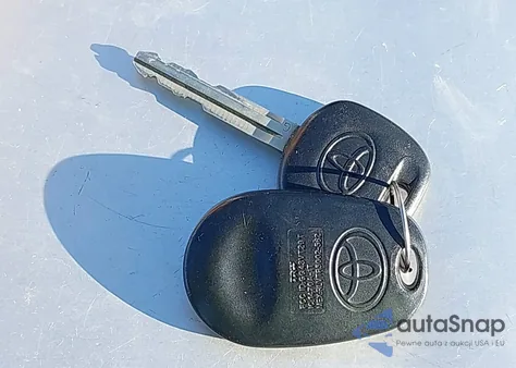 2011 Toyota Sienna Xle V6 z USA, uszkodzony, nr VIN 5TDYK3DC6BS163318